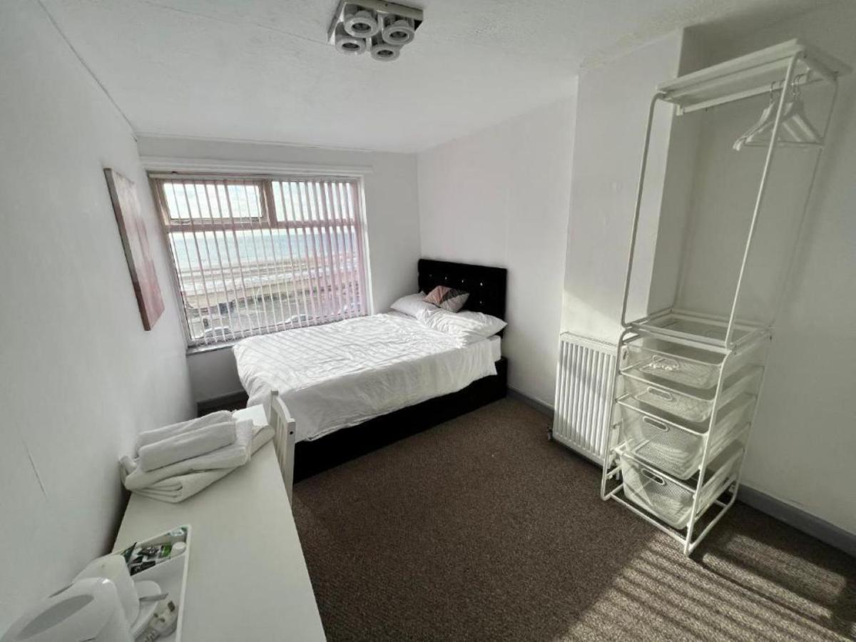 Arnies Hotel Blackpool Exteriör bild